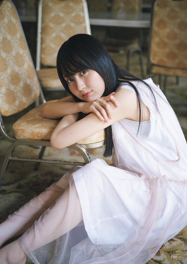 賀喜遥香（乃木坂46）が登場。「B.L.T. 2025年1月号」表紙画像公開