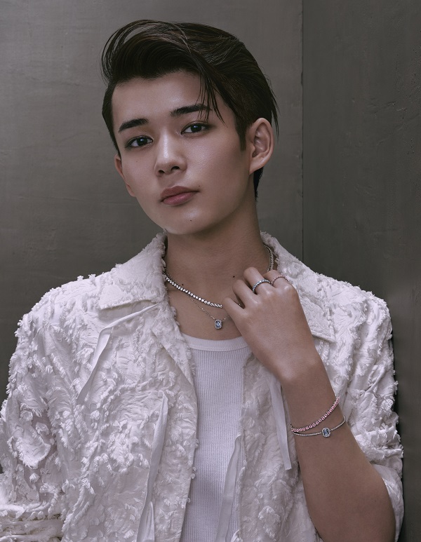 長尾謙杜（なにわ男子）、「Swarovski」新作ジュエリー着用した新