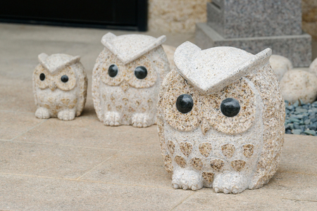AE4 ふくろうの置物（大）【 フクロウ 梟 インテリア 石 石製 縁起