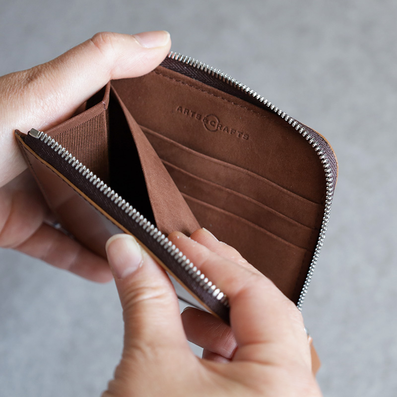 ARTS&CRAFTS CORDOVAN ACC L ZIP PURSE – by CITRON