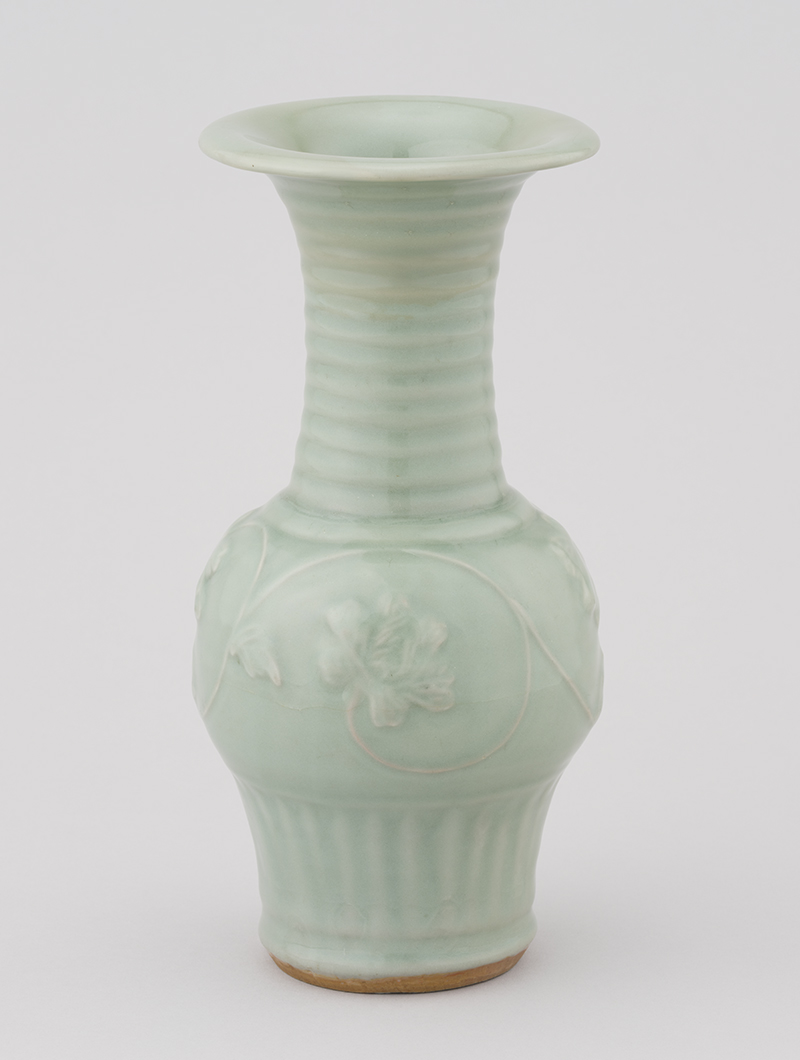 青磁貼花牡丹文花瓶（せいじちょうかぼたんもんかびん） | 神奈川県立