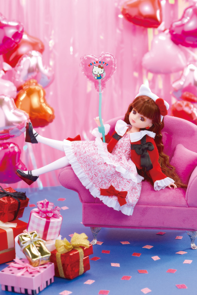 サンリオ」リカちゃんがハローキティ誕生50周年をお祝い♪ 特別仕様の