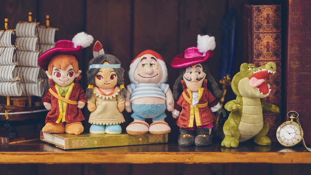 ピーター・パン」ちいさくてレトロかわいいぬいぐるみ“Disney stanDs