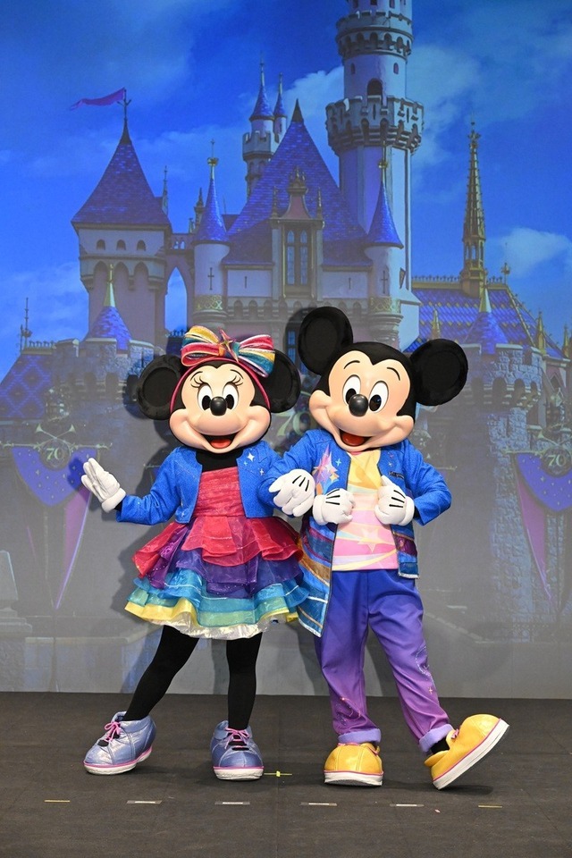 ミッキー＆ミニー、新衣装をお披露目♪ カリフォルニア