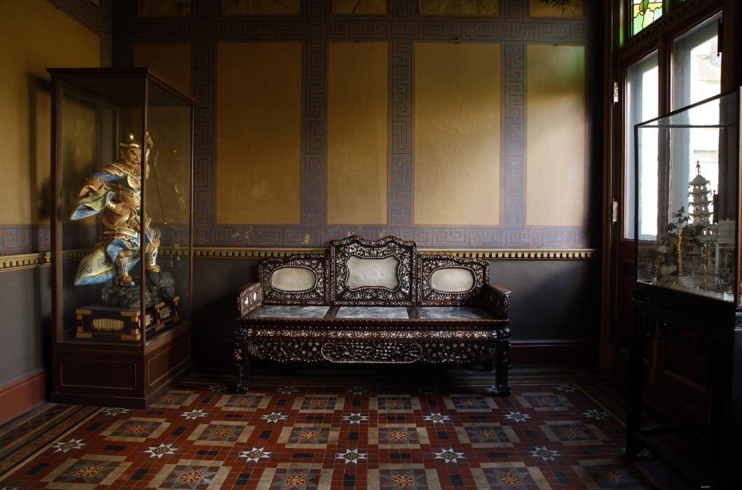 螺鈿の椅子（文化財附指定家具） ［喫煙の間］ | 京都の歴史的ホテル