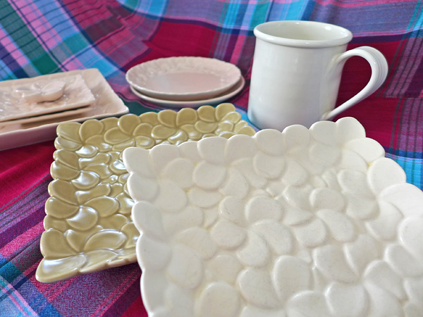 ジェンガラ ケラミック バリ」でフランジパニの食器を買う | チェック