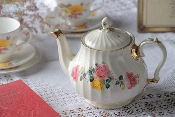 イギリスらしくて素敵なサドラー社ティーポット（高さ17cm） イギリス