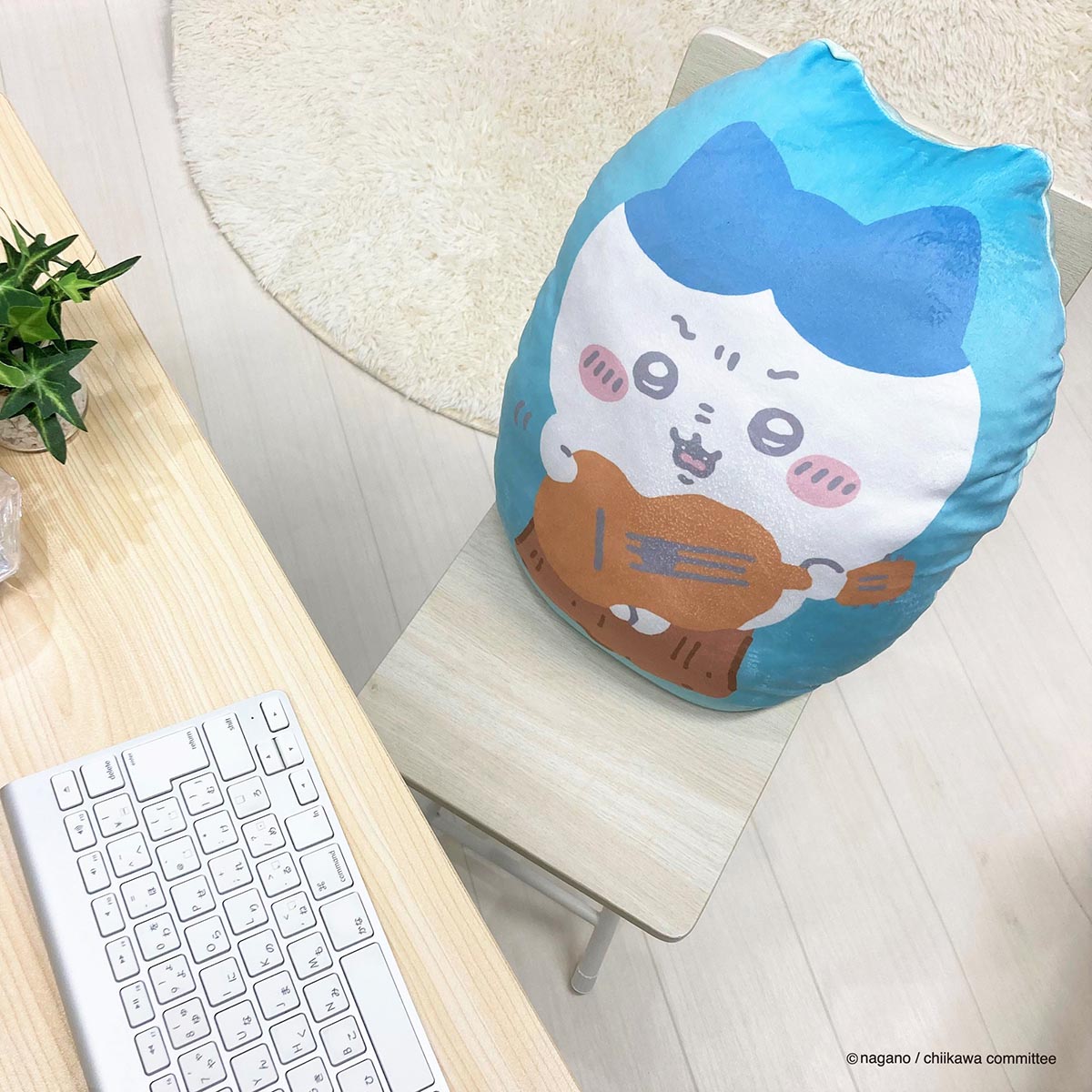 ちいかわ ダイカットクッション（ハチワレ） | ちいかわマーケット