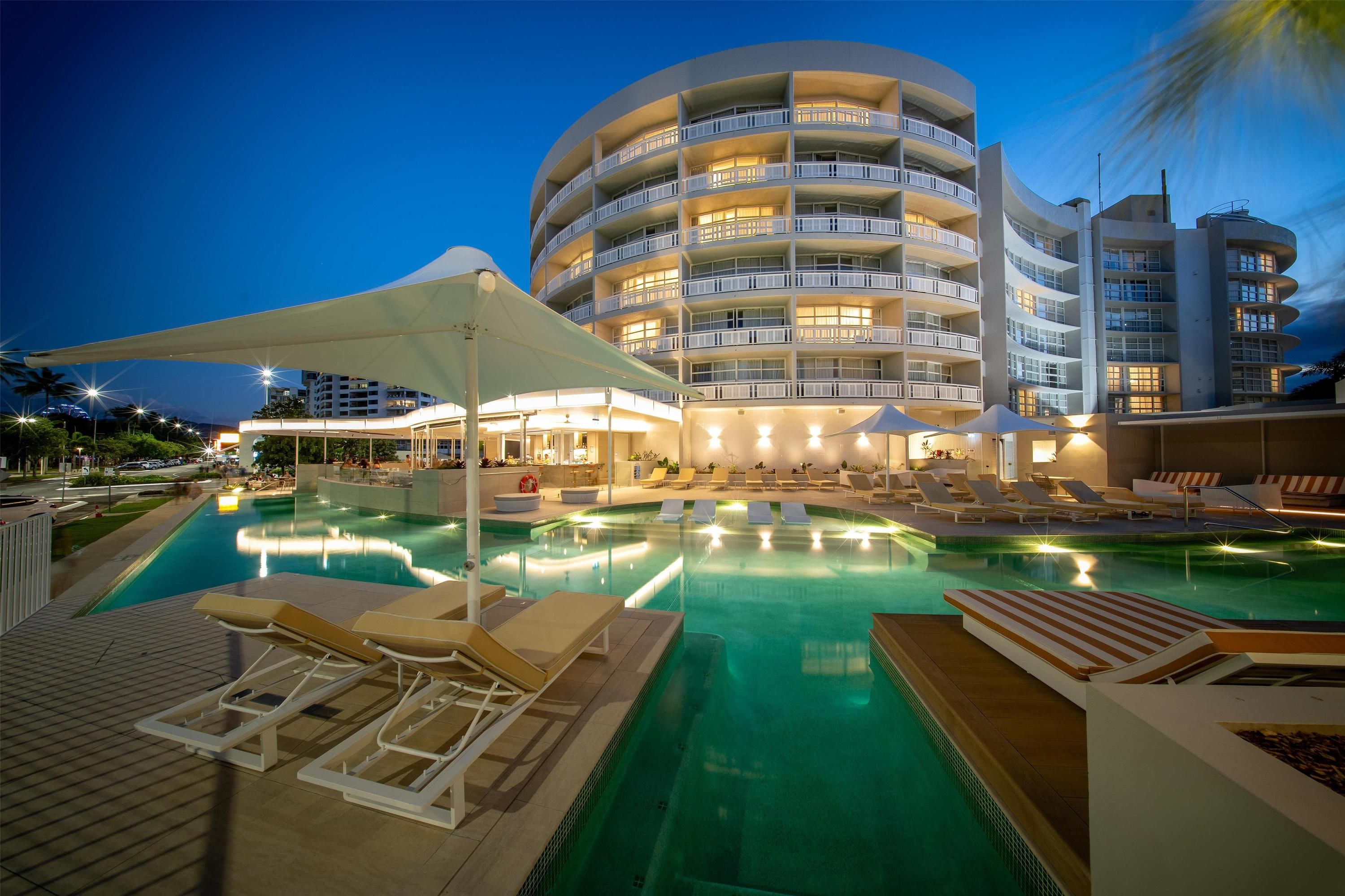 ダブルツリー バイ ヒルトン ホテル ケアンズの宿泊料金 ¥14,338