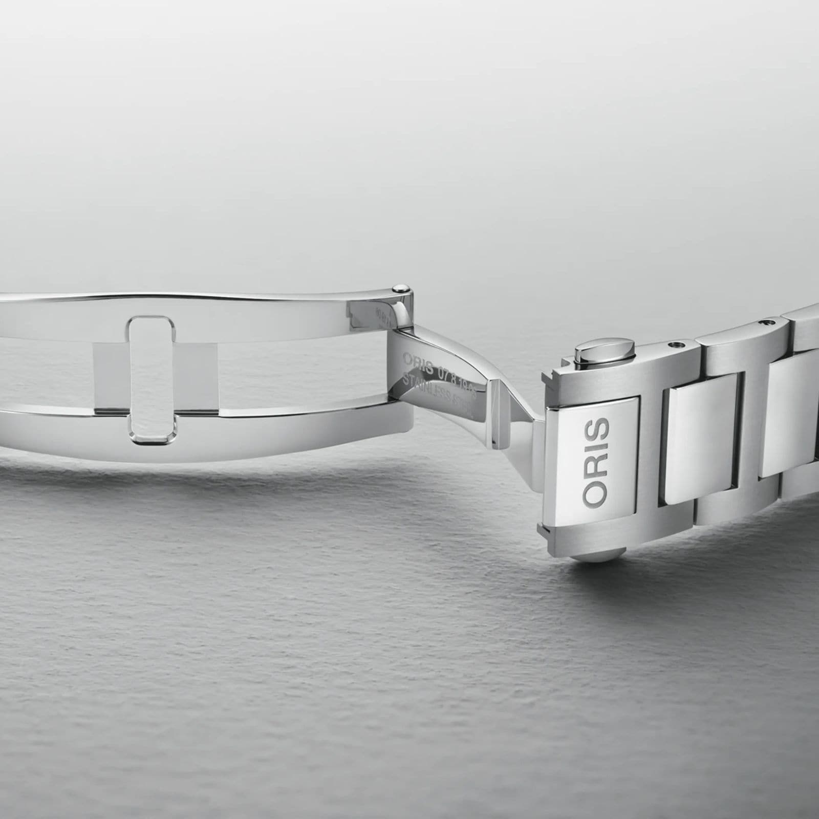 Oris Big Crown Pointer Date Calibre 403 38mm Mens Watch Navy 01