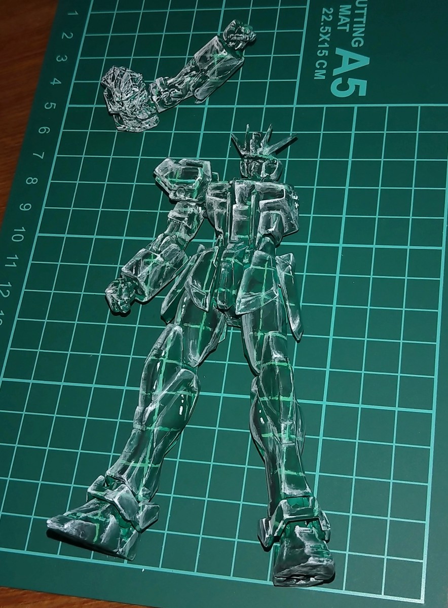500円ガンプラが“ガラス製”に仰天チェンジ…凄腕モデラーの“塗装