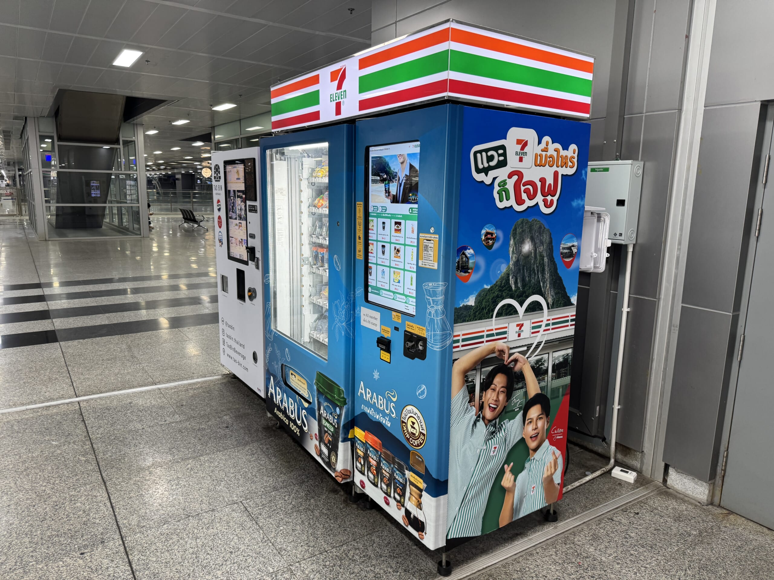 タイにはセブンイレブンの自販機があっておにぎりが買えるよ