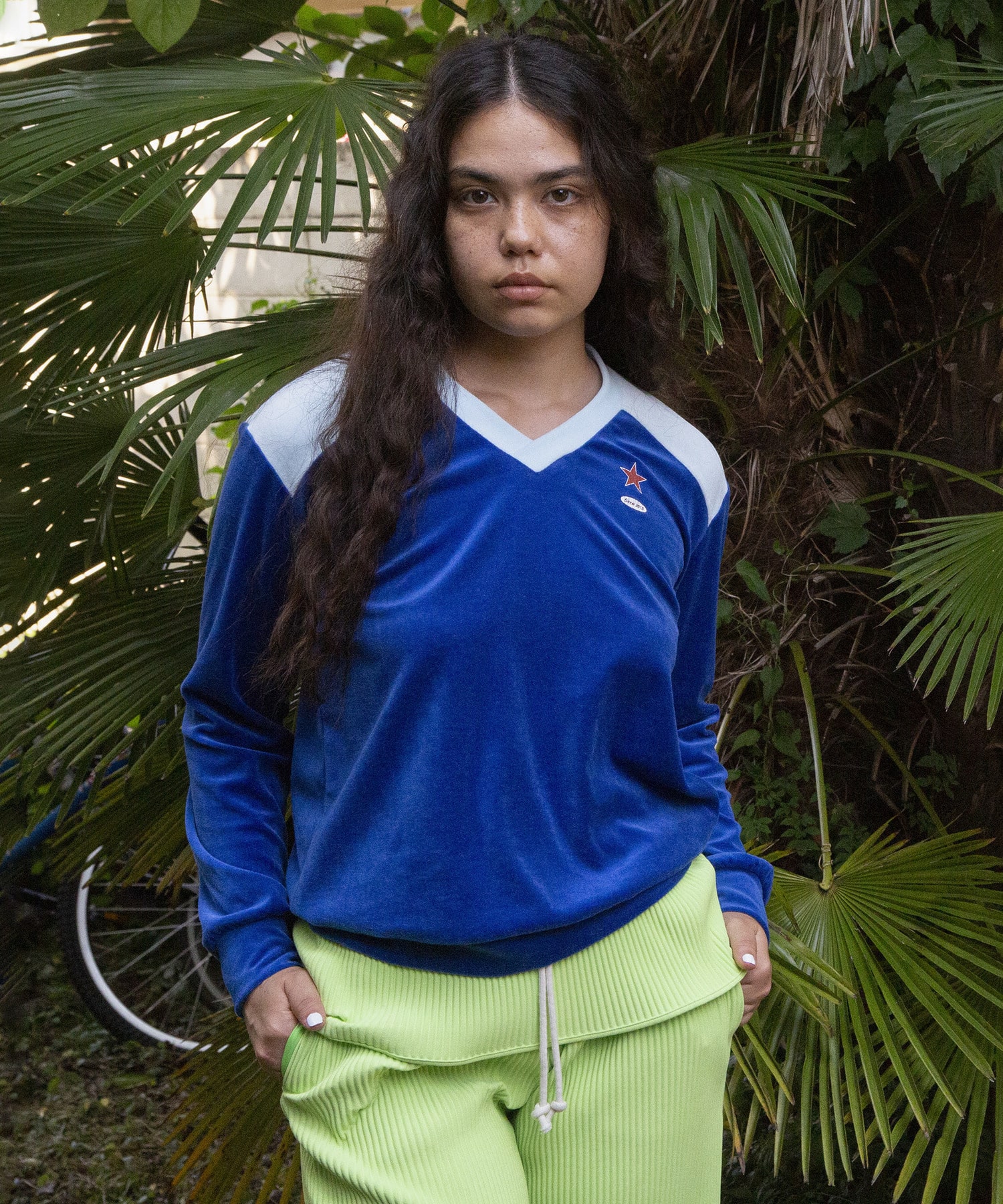 kotohayokozawa】BI-COLOR VELOR PULLOVER｜CONVERSE TOKYO