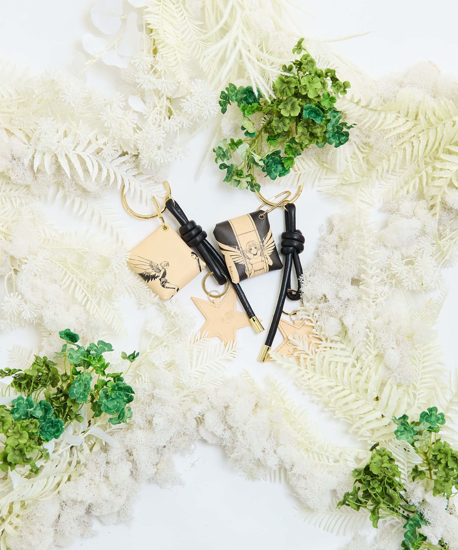 CLAMP】『CLOVER』POUCH CHARM (全2種)｜CONVERSE TOKYO (コンバース