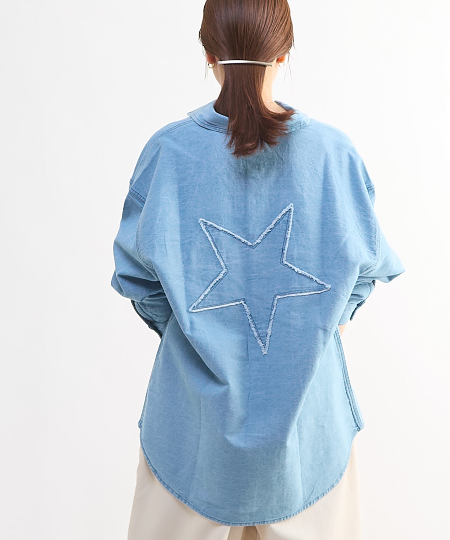 STAR☆ PATCH OVERSIZED DENIM SHIRT｜CONVERSE TOKYO (コンバース