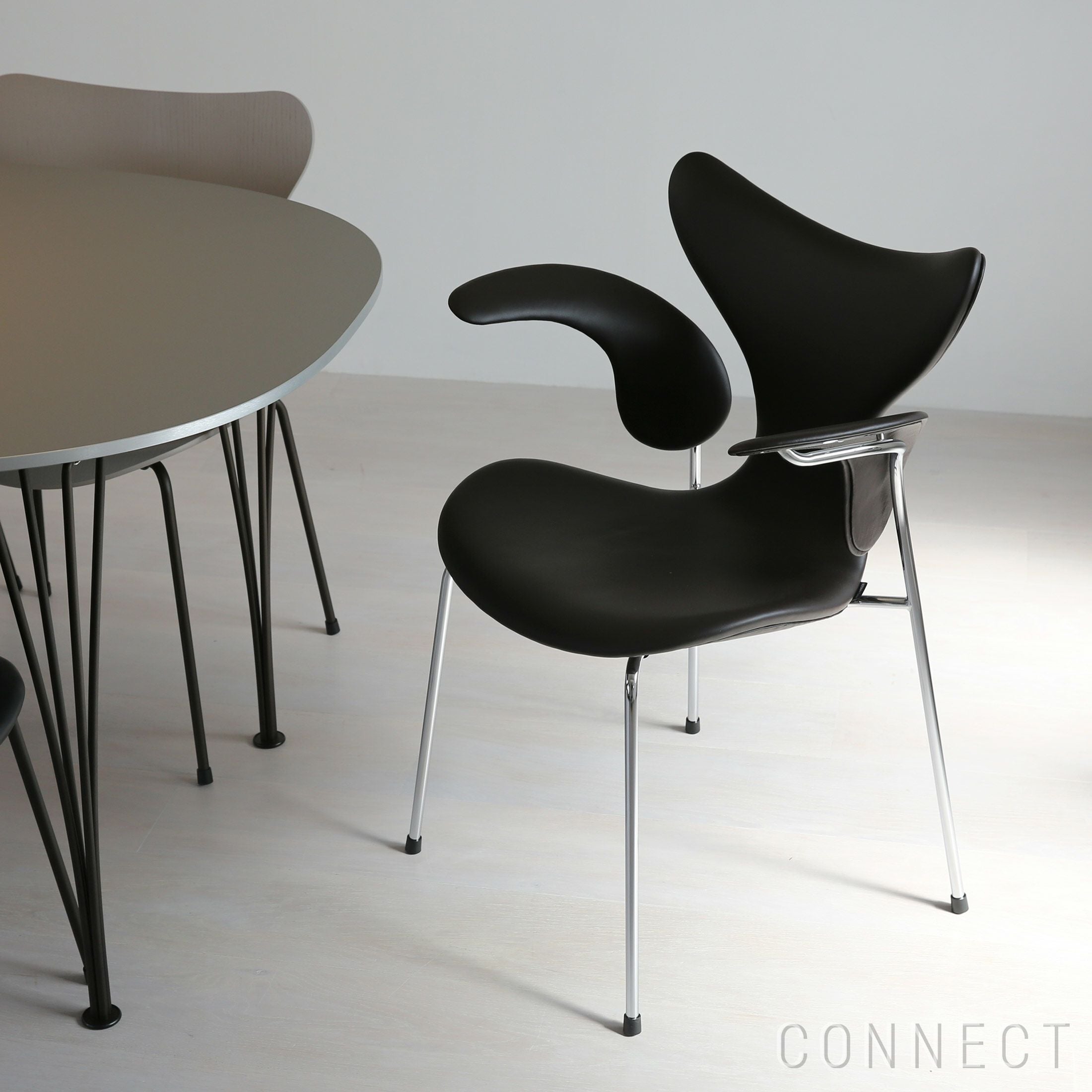 FRITZ HANSEN（フリッツ・ハンセン） / LILY（リリー） / アームチェア