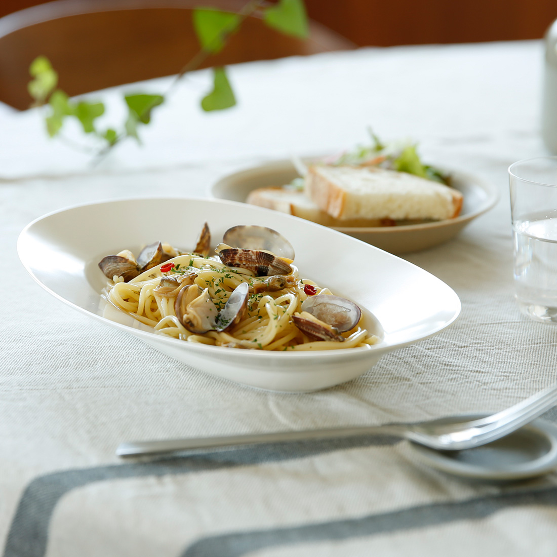 yumiko iihoshi porcelain （イイホシユミコ）/ Oval plate S