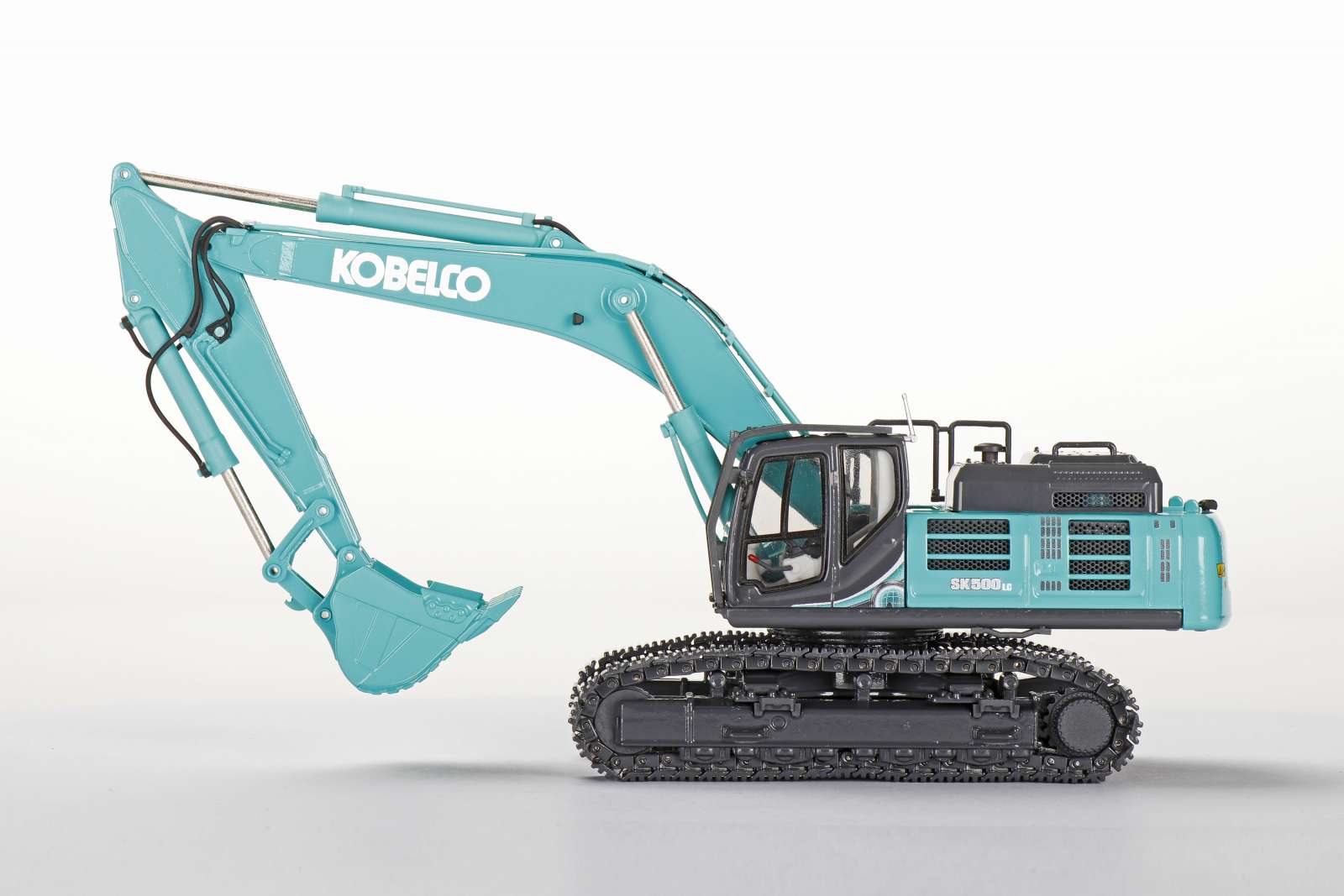 KOBELCO SK500LC-10 Crawler excavator with bucket | Modelothek