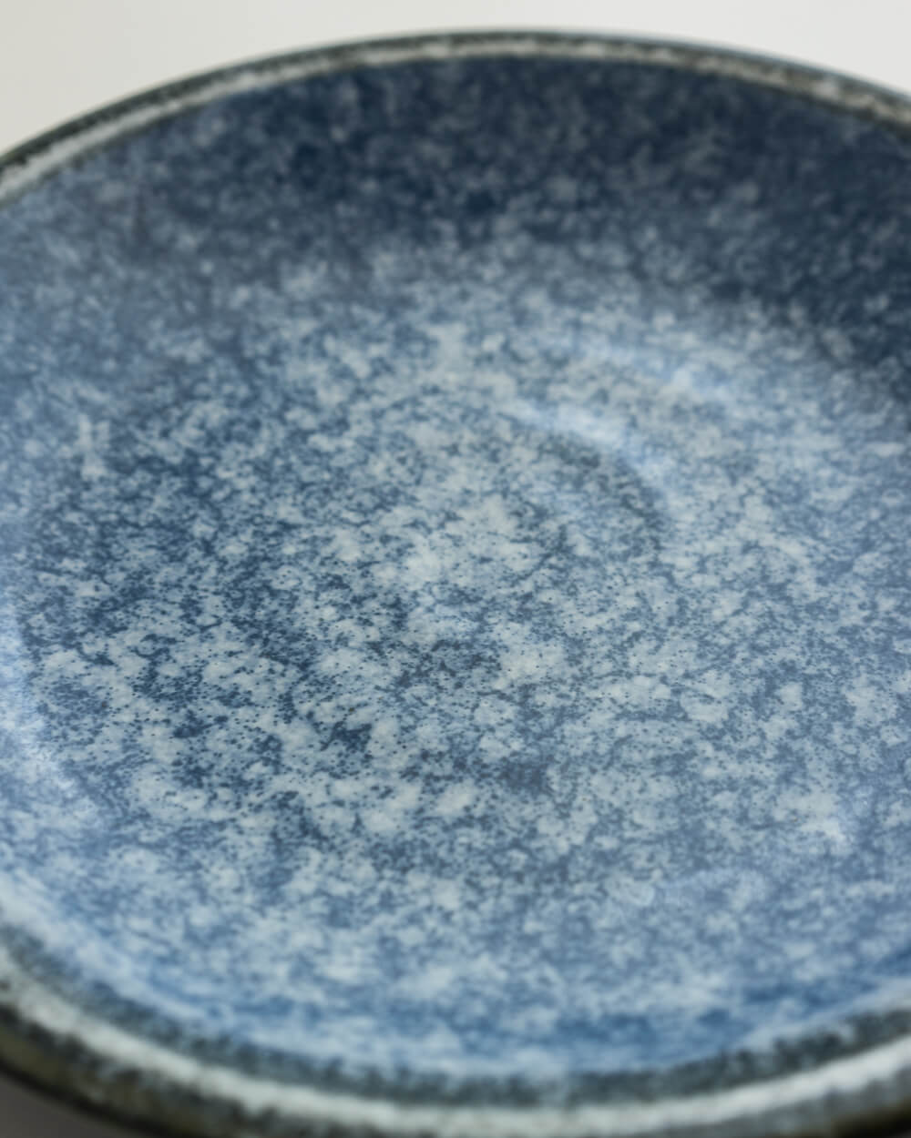 WEB限定】 新瀑布 円8.5皿 -器市- | cocochi ｜ 家具と服と暮らしの店