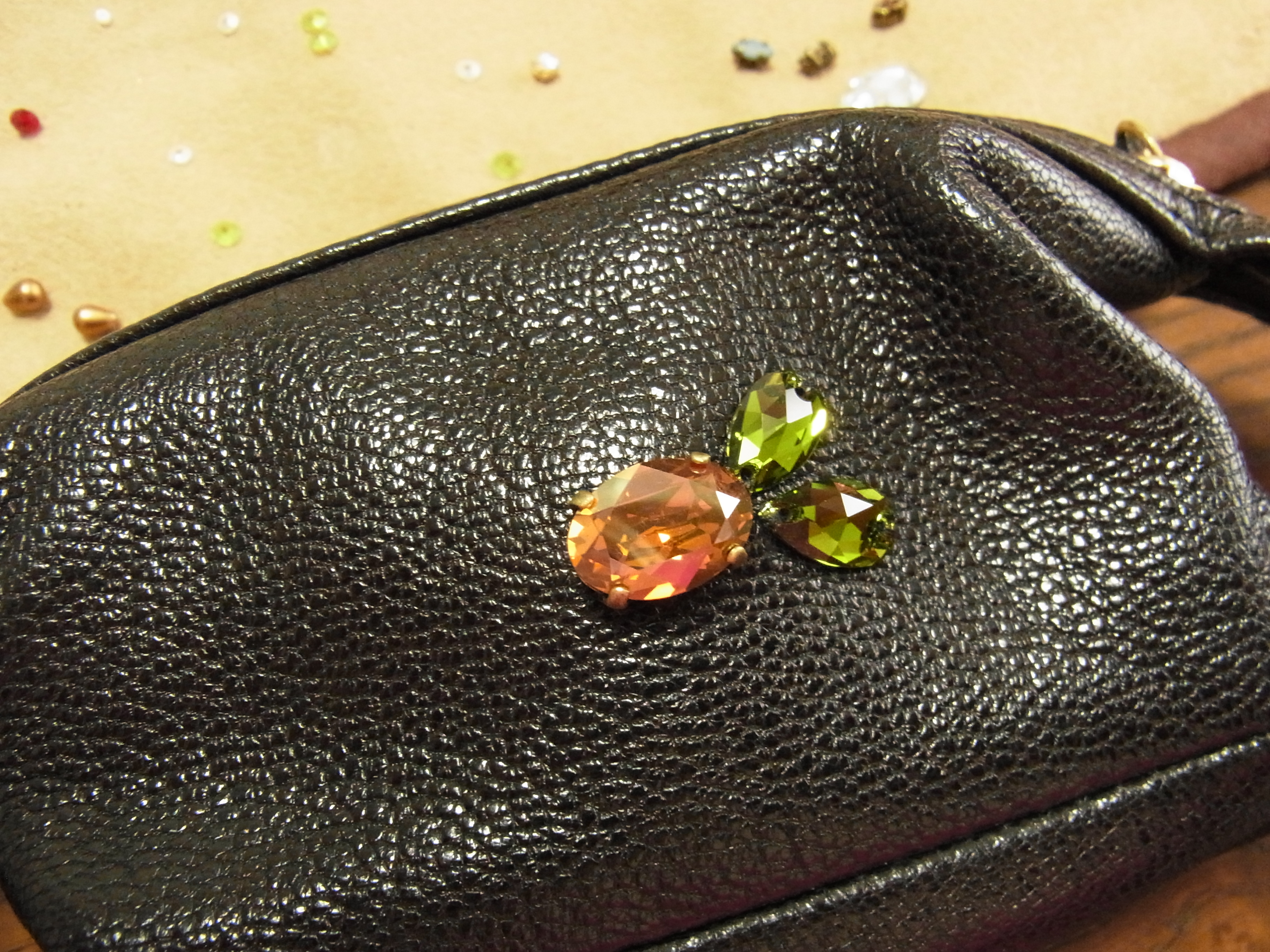 革のポーチにビーズ刺繍！！ – Cocomorビーズ刺繍教室 | ビーズ刺繍と