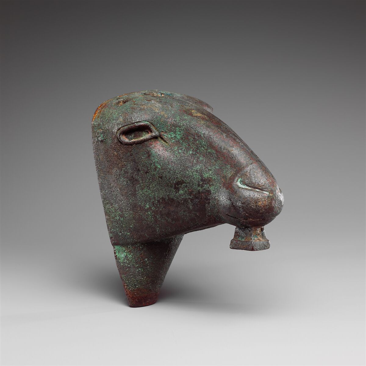 Ram head made for attachment to a barque - Third Intermediate