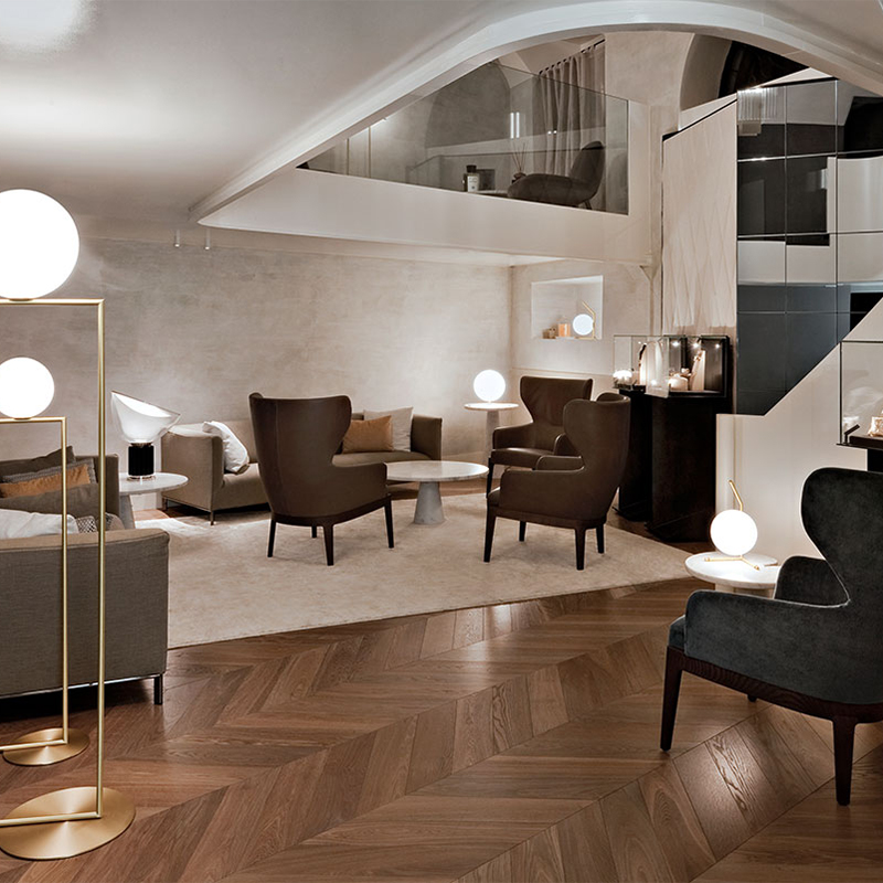 FLOS(フロス) IC F2 フロアランプ ブラック｜フロアーランプ | THE