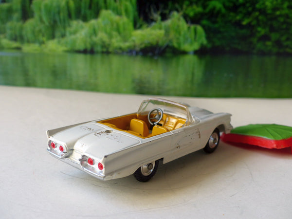 430 Ford Thunderbird Bermuda Taxi – Corgi Toys