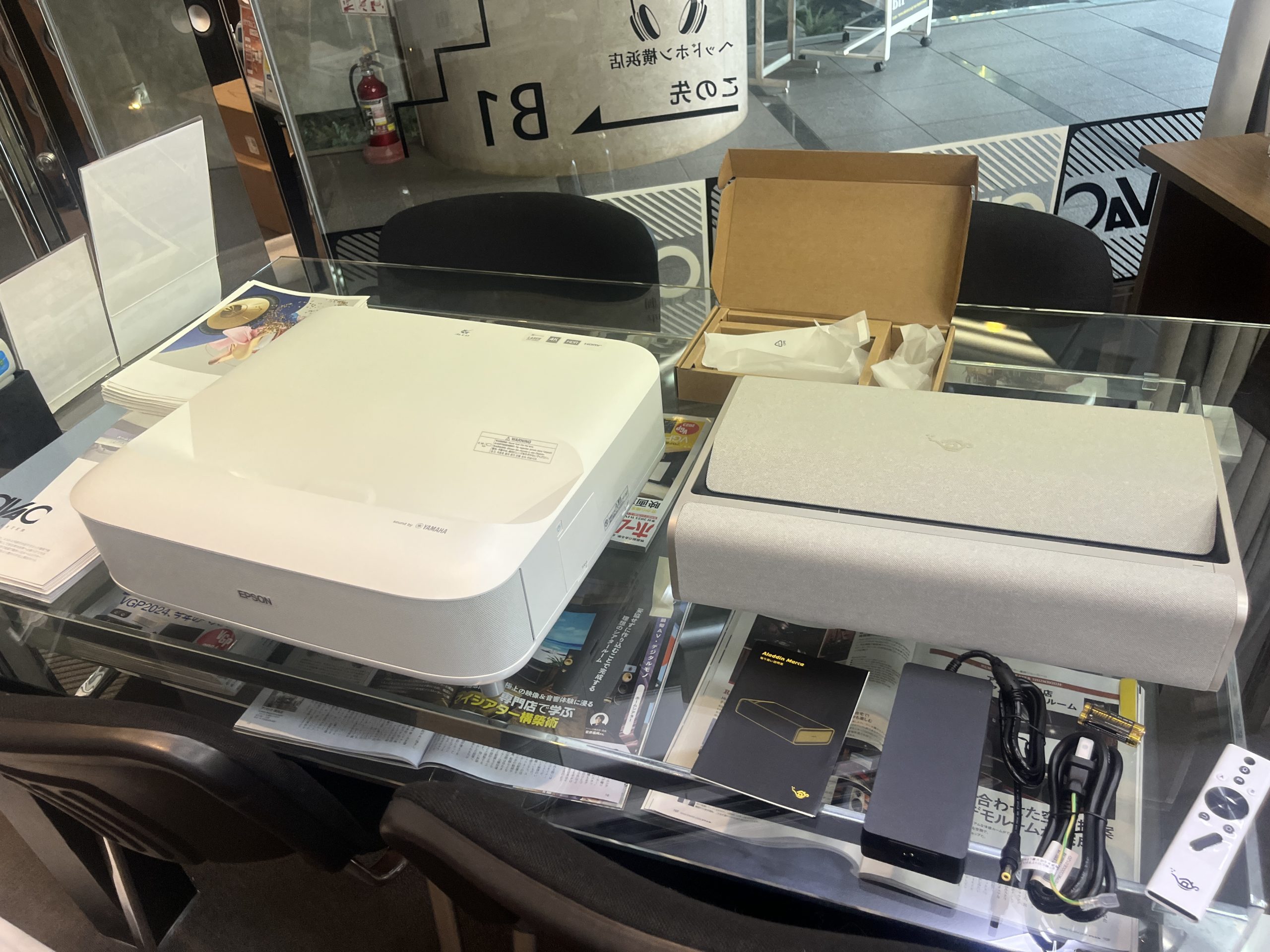 横浜店】Alddin X Marca 超単焦点プロジェクターの「ホームシアター屋