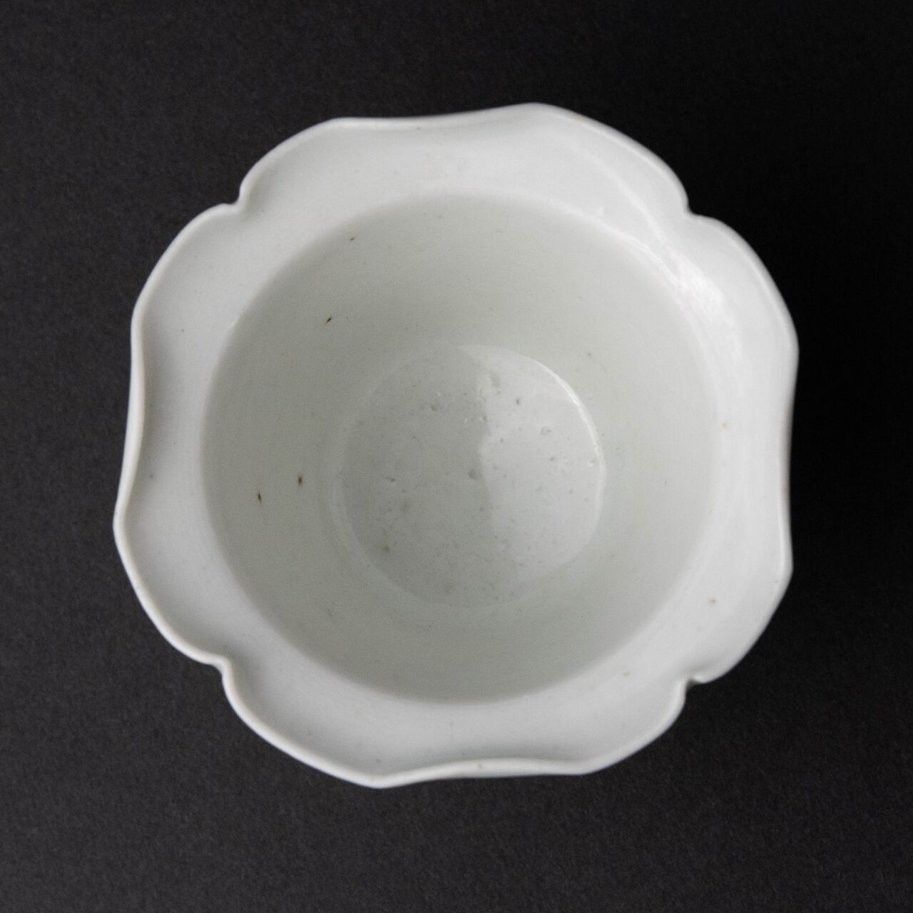 陶磁器 :: 柿右衛門 白磁 輪花 向付 | COTTOU.JP 骨董の通販マーケット