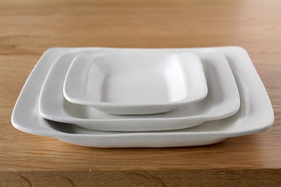 やさしい白と黒の器、井山三希子さんの「YASUMI」シリーズ | お知らせ