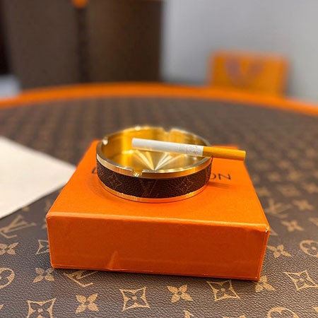 金属 綺麗 ルイヴィトン灰皿 ロゴ付き 大人気 ヴィトン 友達への