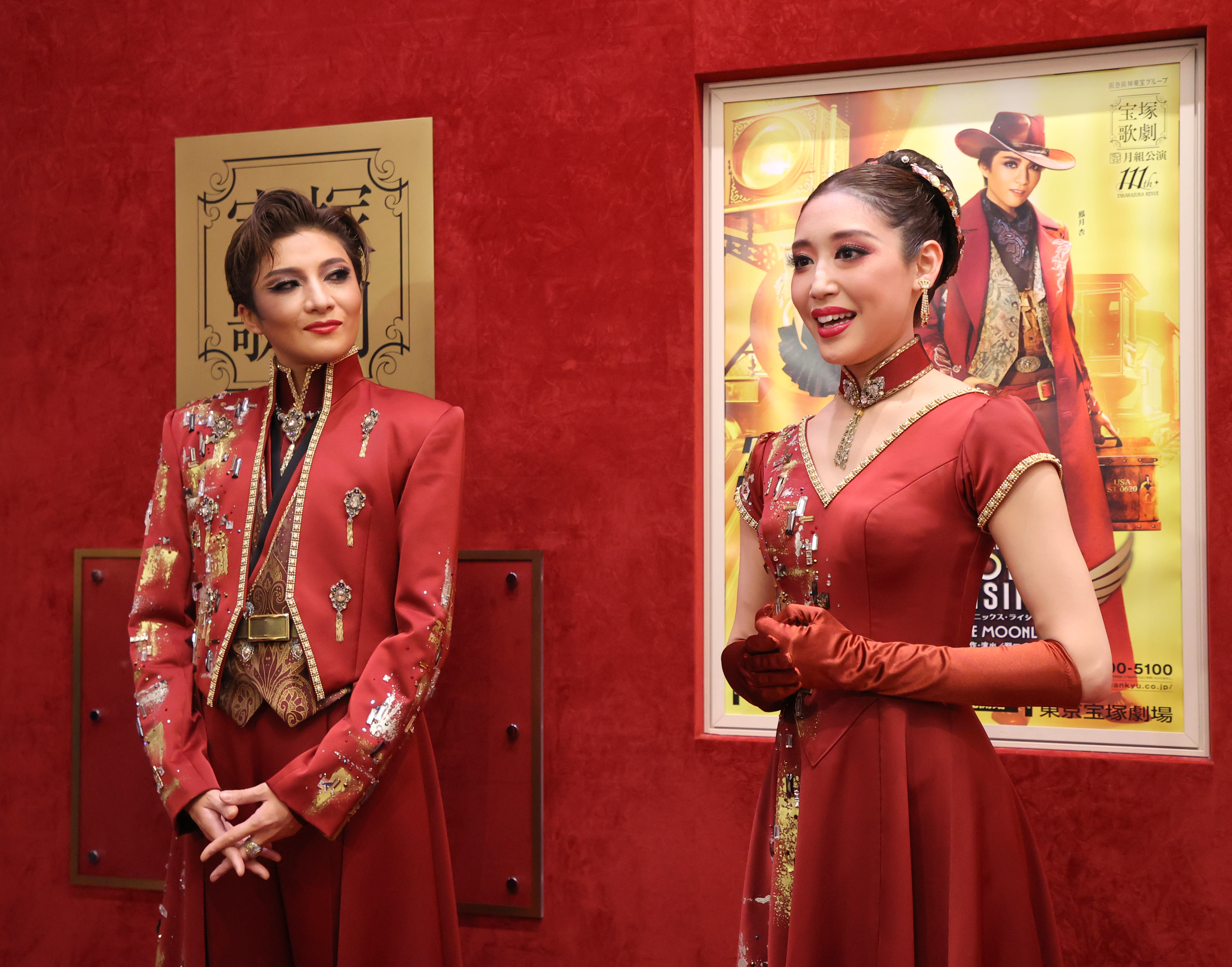 宝塚月組新トップコンビ鳳月杏＆天紫珠李 宝塚のカウボーイ「こんな