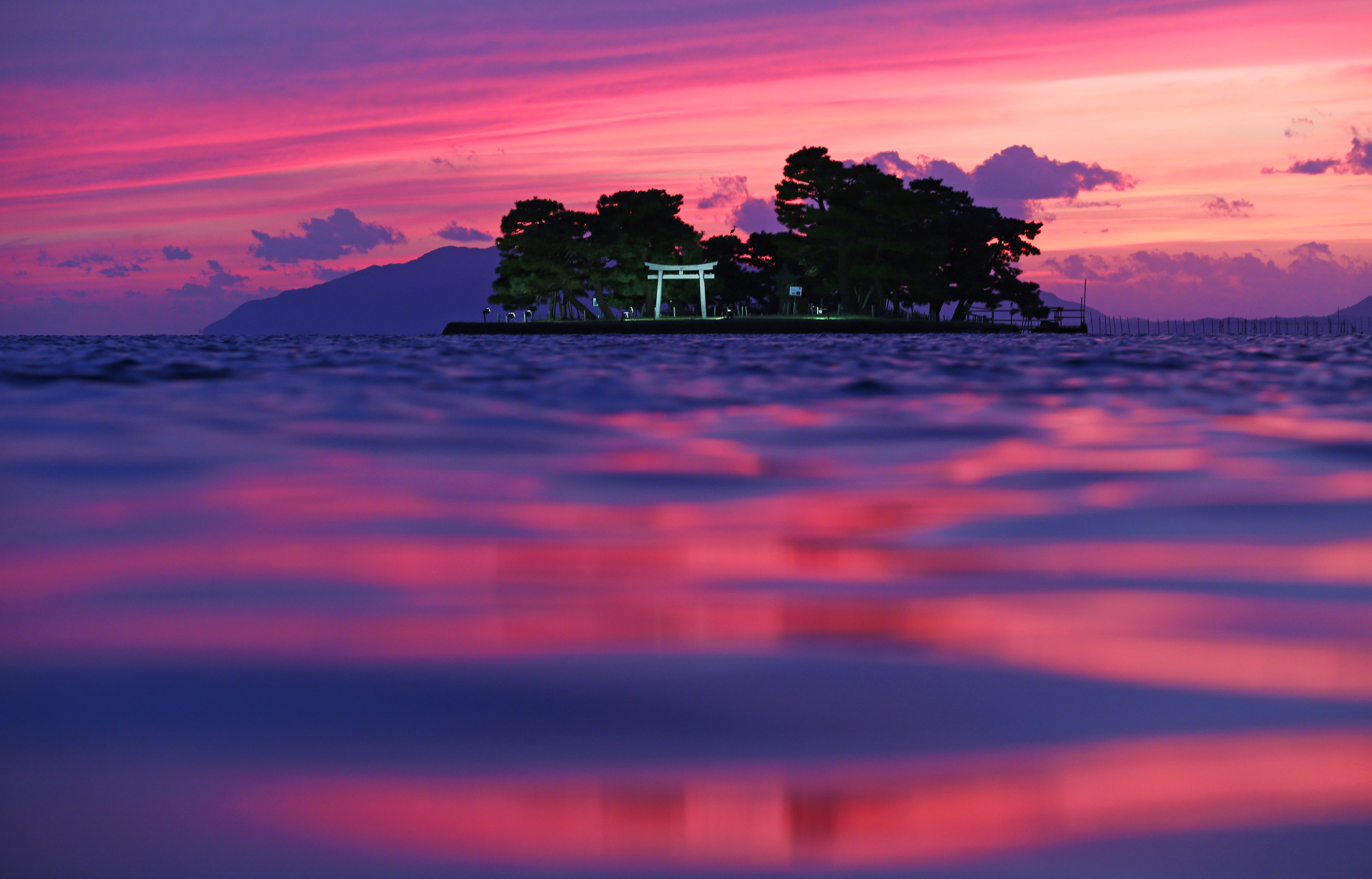 動画】深まる秋、夕日も鮮やかに 島根県・宍道湖 アーカイブ「探訪