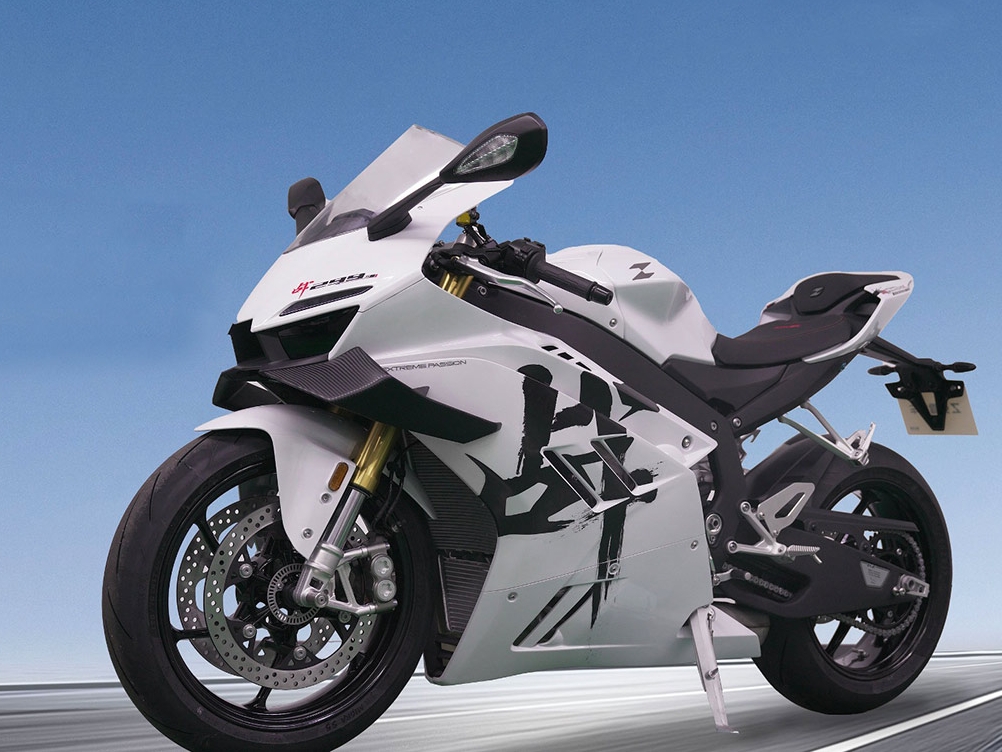 ZXJC 820RR Inline-Triple Sportbike | Cycle World