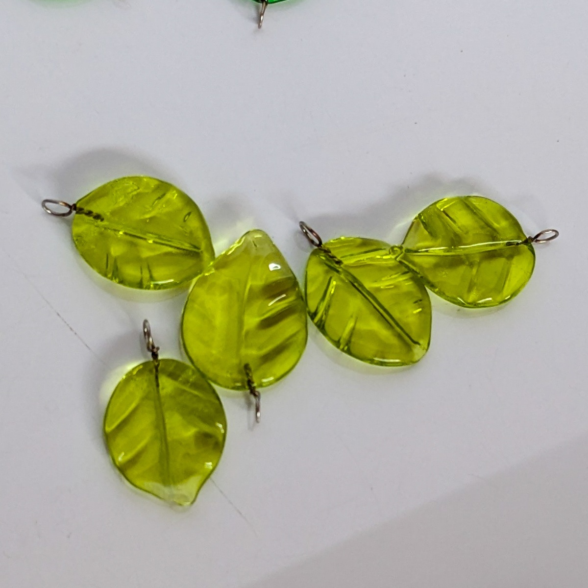 手づくりベネチアンガラス 葉っぱパーツ ライトグリーン クラフト Ansan