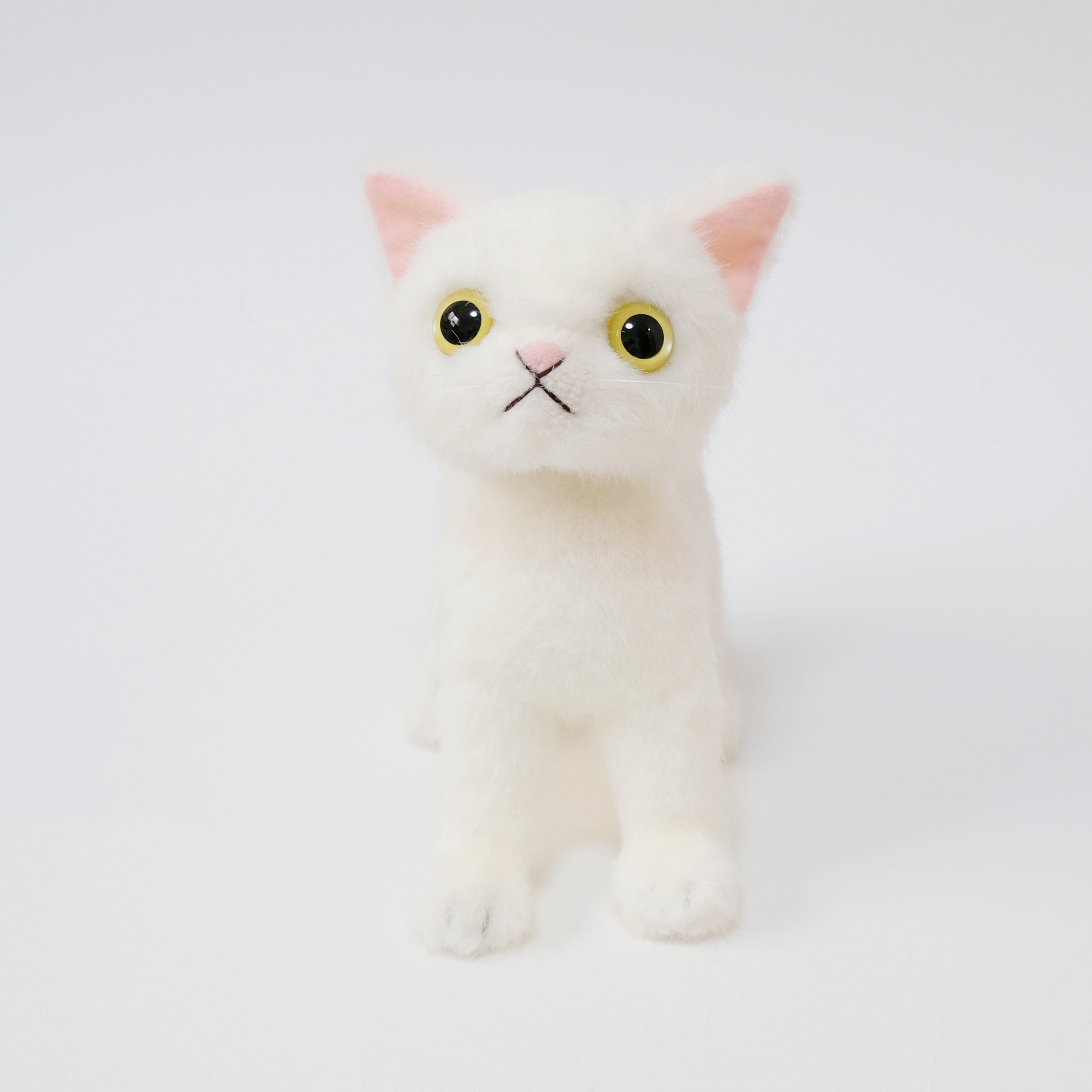 ドロップス シロ Drops Shiro イエローアイ 猫のぬいぐるみ 仔猫