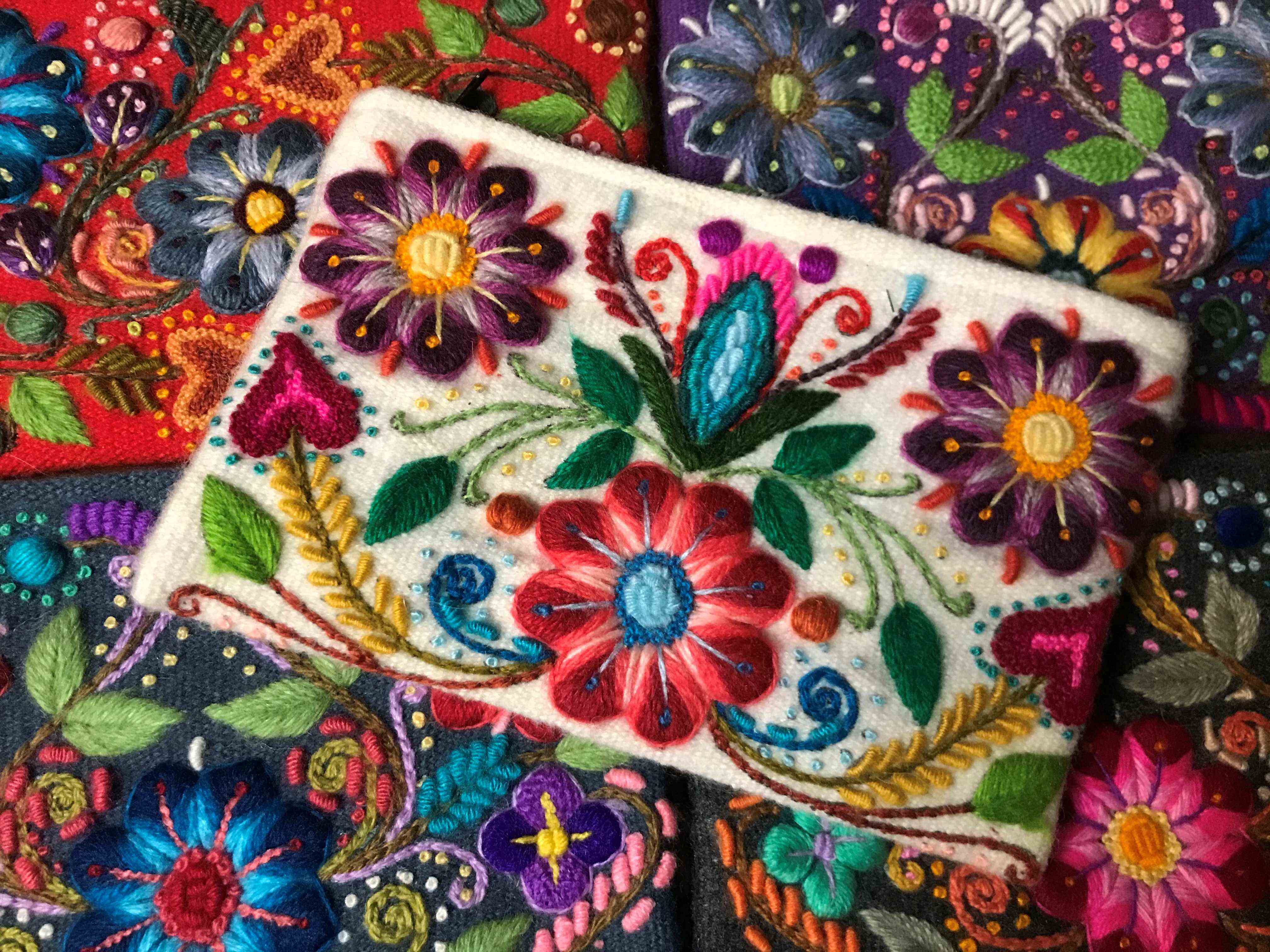 南米ペルーの極彩色の毛糸刺繍 アヤクーチョ刺繍｜自由が丘産経学園