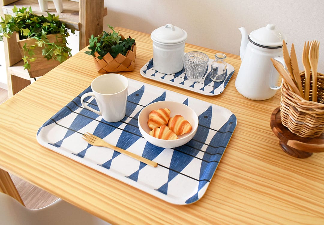 北欧ブランドのalmedahls(アルメダールス)から人気の柄がトレーになっ