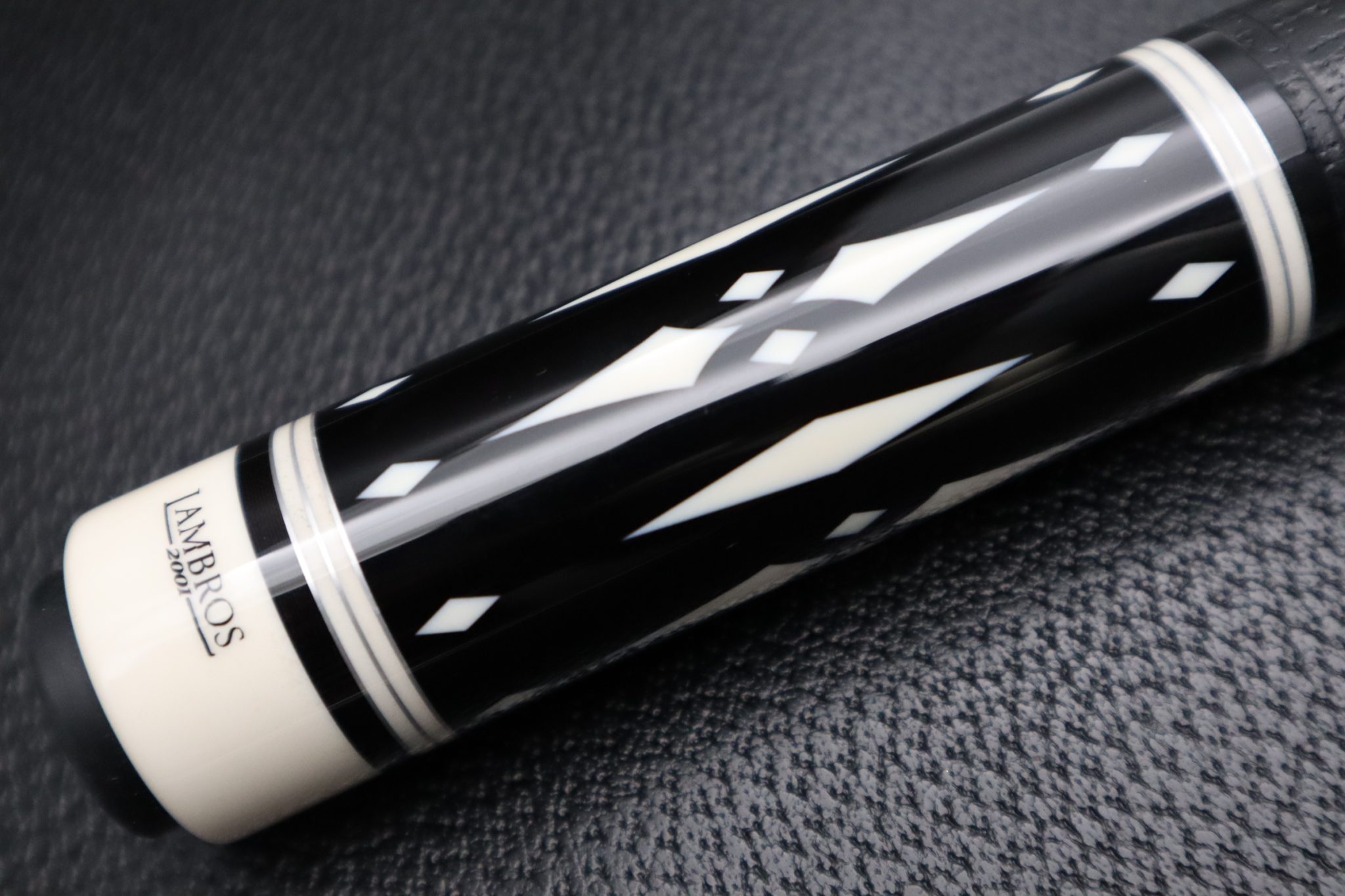 LAMBROS | カスタムキュー｜イリス