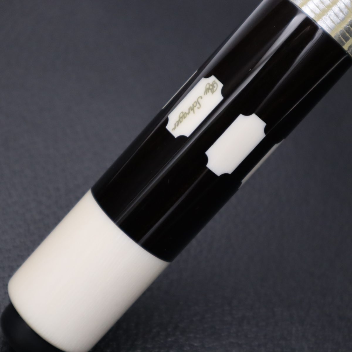 Schrager | カスタムキュー｜イリス