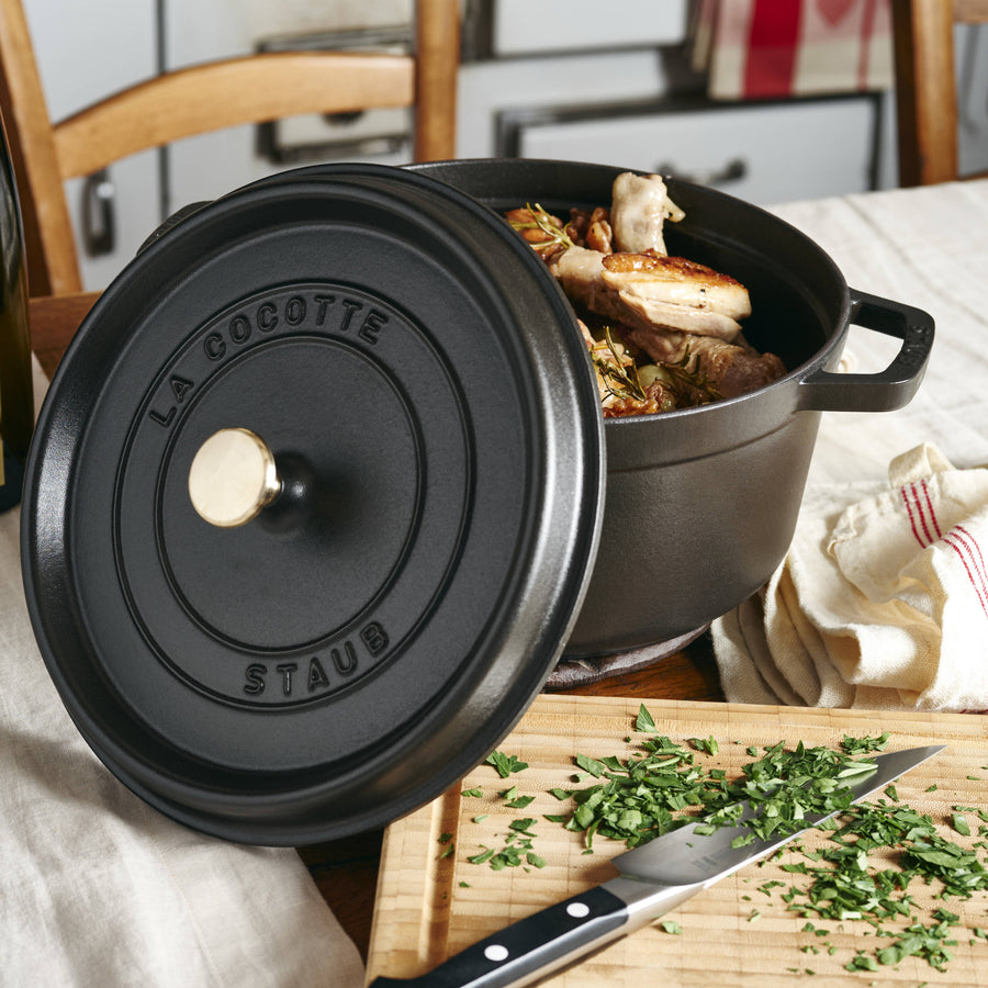 Staub Dutch Oven - 13.25-qt Round Cast Iron Cocotte - Matte Black