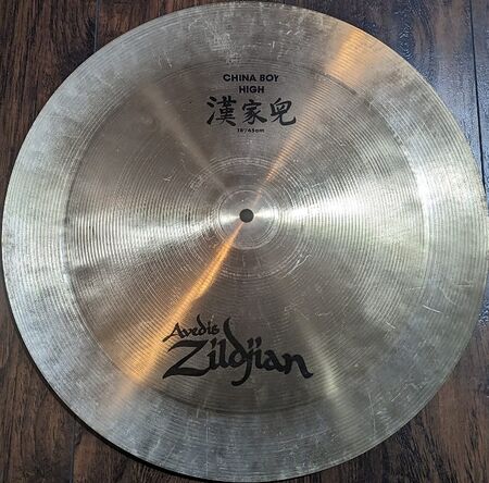 A Zildjian 18