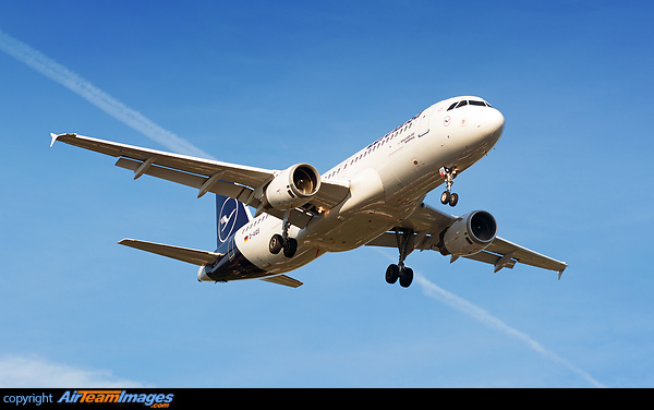Airbus A320-211 Lufthansa D-AIQS - AirTeamImages.com