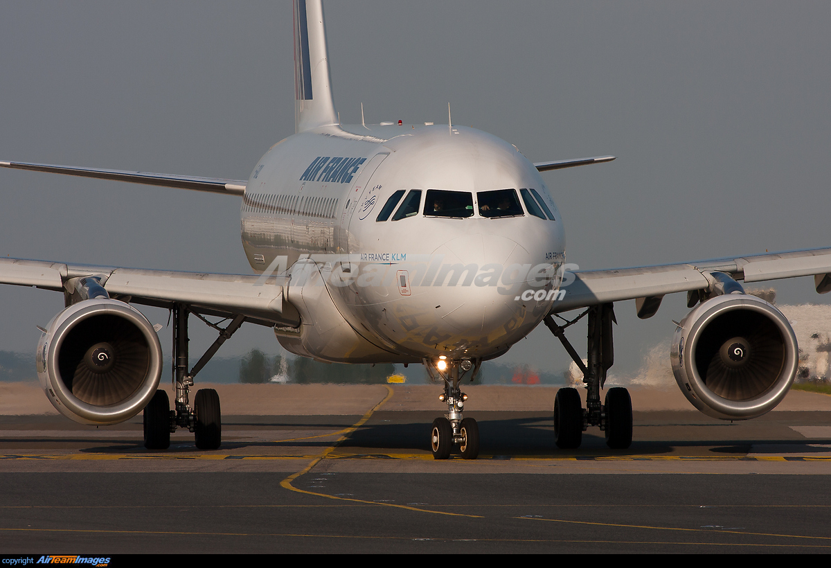Airbus A319-111 Air France F-GRHP - AirTeamImages.com