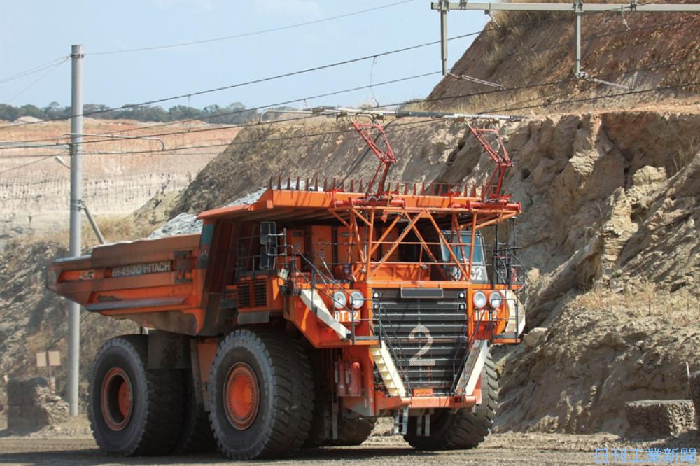 日立建機、鉱山向けダンプトラックで攻勢−300トン級投入 | 日刊