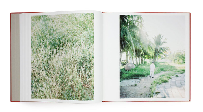 DISTANT DRUMS (RED) - 濱田英明 | shashasha 写々者 - 写真集とアート