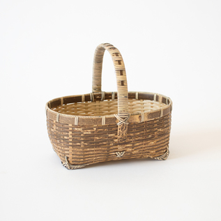 ござ目手付きかご／公長齋小菅（こうちょうさいこすが）｜愛着を持って