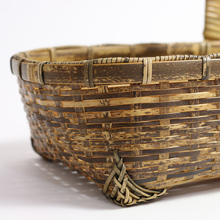 ござ目手付きかご／公長齋小菅（こうちょうさいこすが）｜愛着を持って