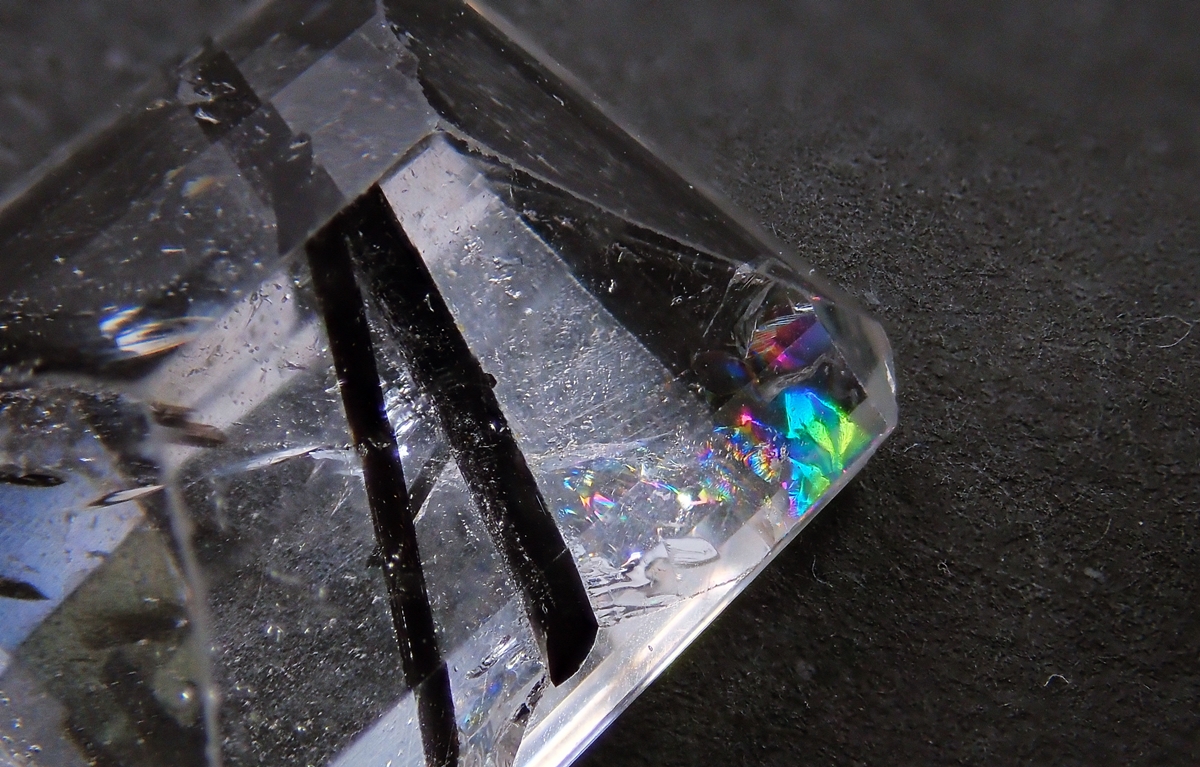 トルマリンインクォーツ（トルマリネイテッドクォーツ）とはどんな宝石