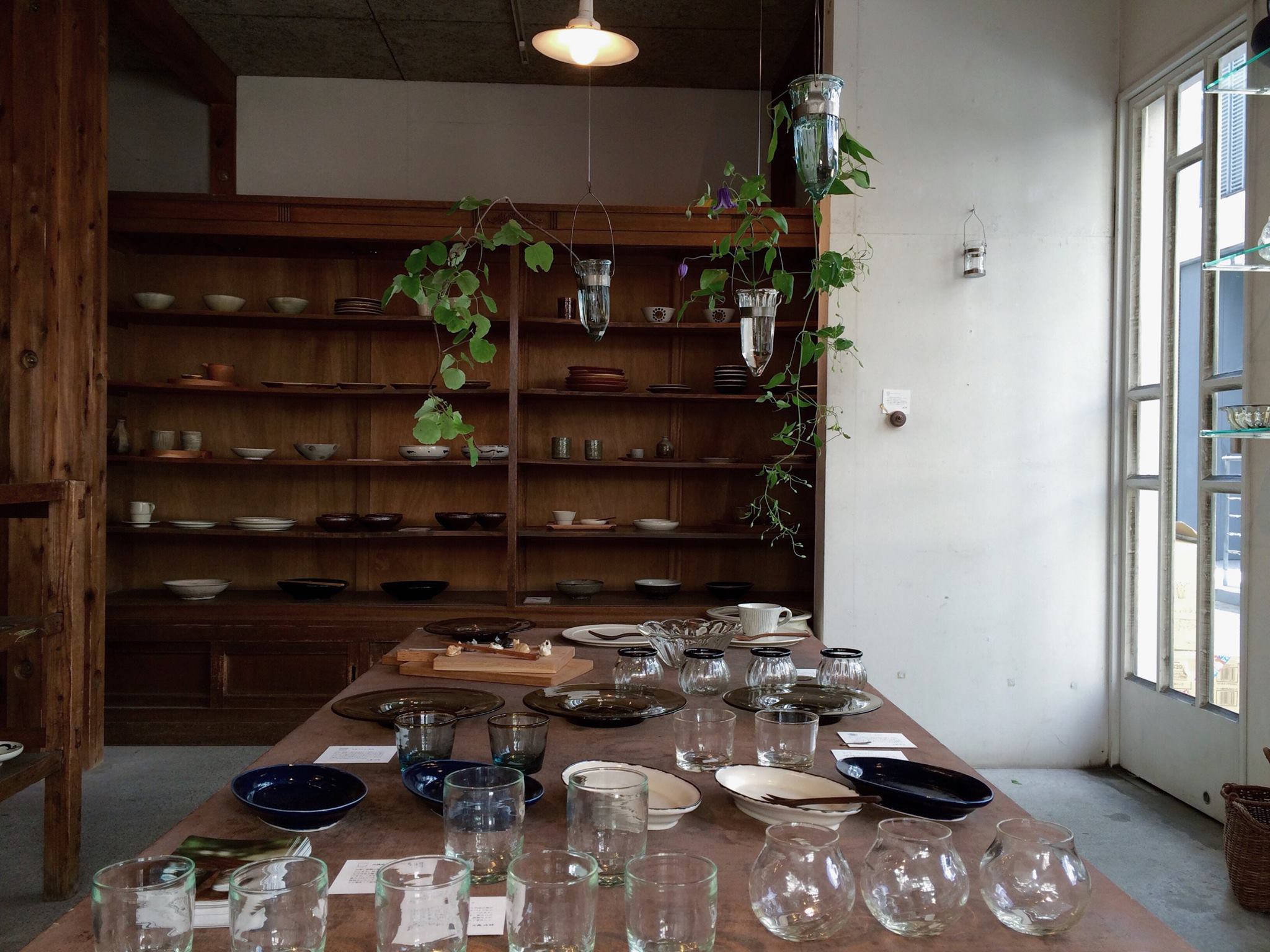 生活をともにし、使うほどに増していく魅力。「KOHORO」で出逢う器や